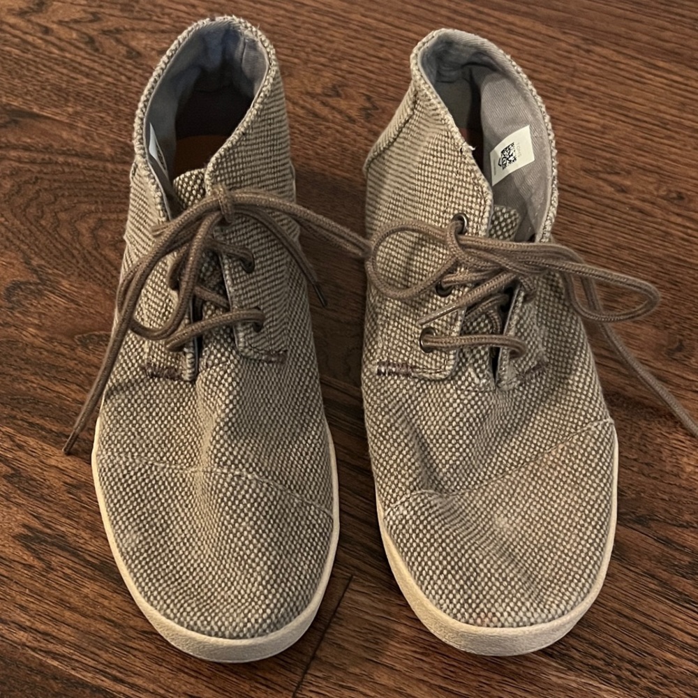 Toms Men's Textured Grey/Tan Fabric Tennis Shoe